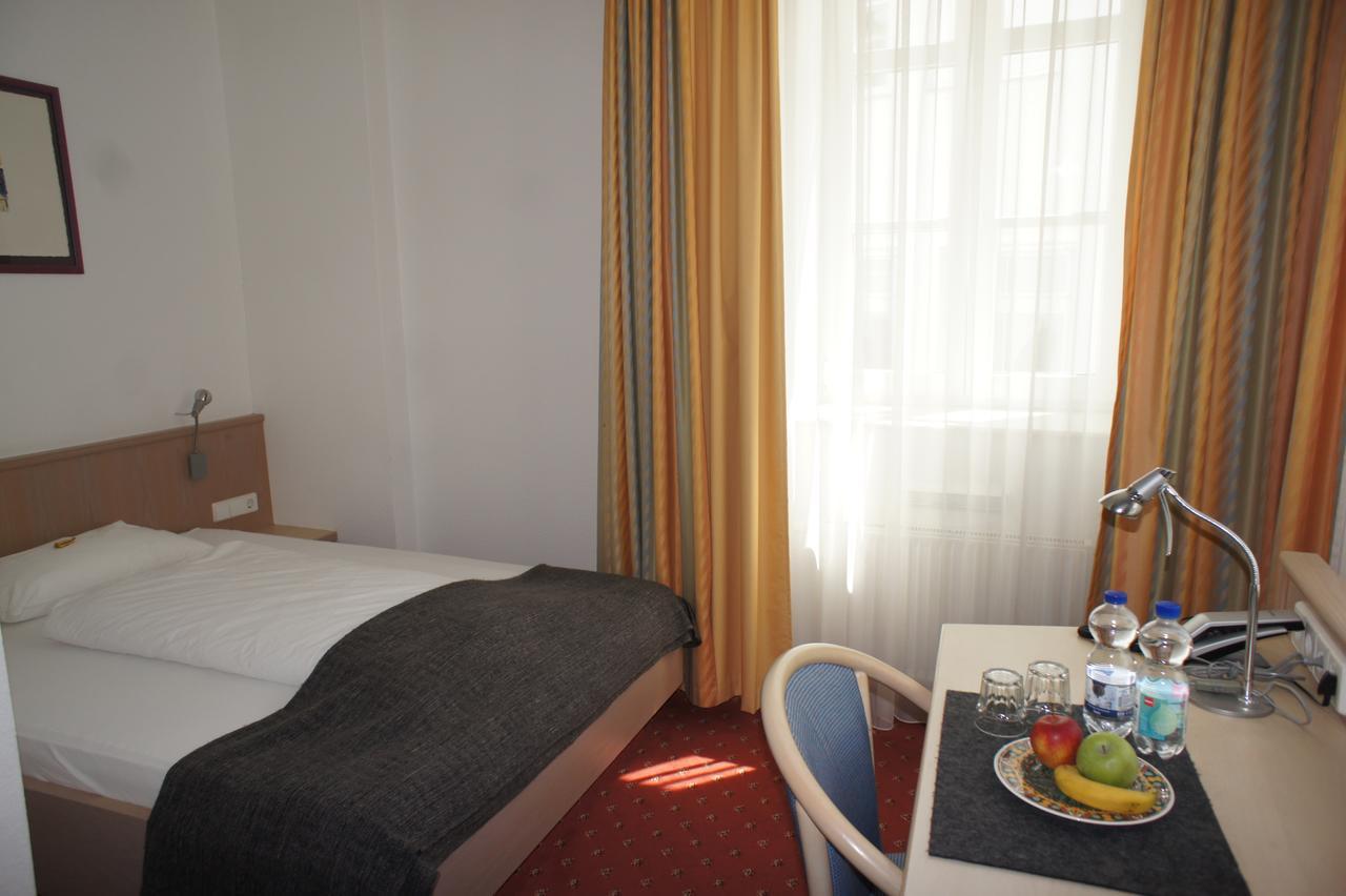 Steiners Hotel Airport-Messe Штутгарт Екстер'єр фото